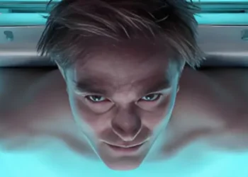 معرفی و داستان فیلم Mickey 17 (میکی 17)؛ کشف دنیای تاریک